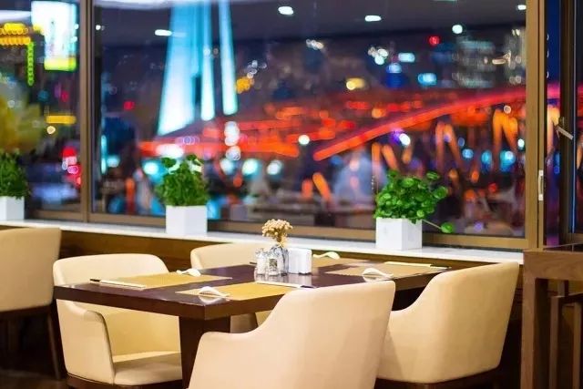 从320公里搬来“蟹中白富美”！北外滩酒店首创白兰地醉蟹畅吃！