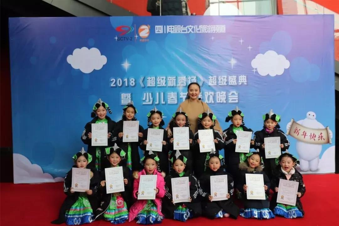 喜报｜爱德米乐童星艺术团荣登CCTV《新闻袋袋裤》