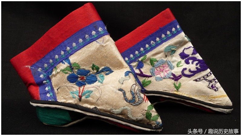 缠足三寸金莲是什么,三寸金莲脚长多少厘米