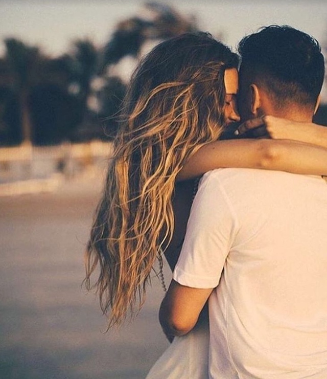 前任放不下前女友的表现有哪些,男友对初恋的离开无法释怀