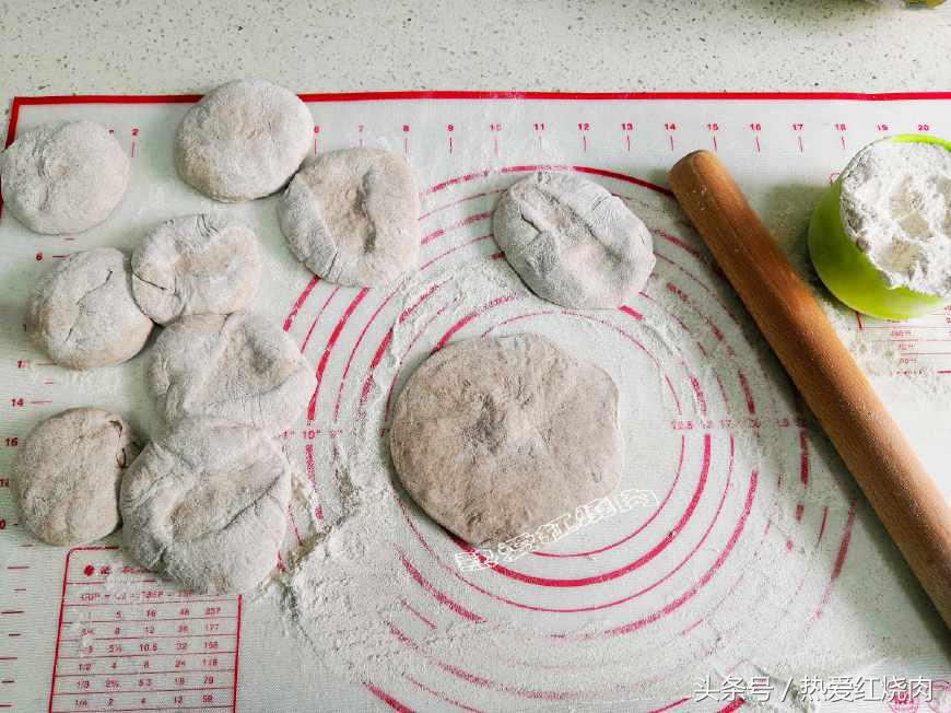 为什么做馅饼面不熟,为什么自己做的馅饼很硬