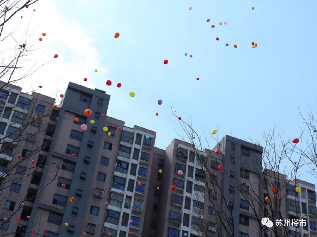 今天，北新区网红纯新盘首次亮相，1000张加油卡瞬间送完，明天·