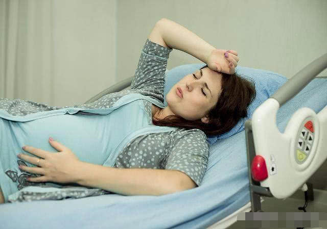 宝宝要出生前几天孕妈有哪些症状,宝宝出生前宝妈有哪些反应