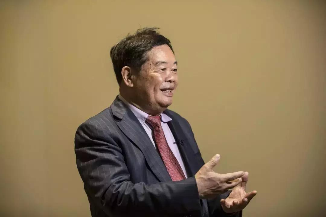 曹德旺有难处的时候谁帮助了他,曹德旺和任何人保持距离