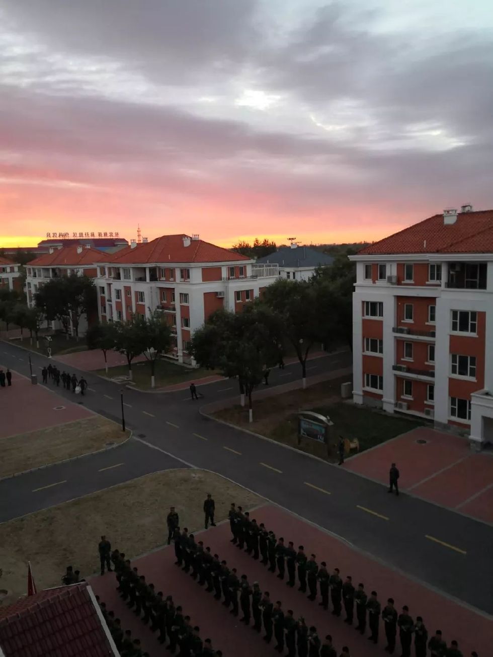 那个被取消保研资格的国防生入伍三个月了