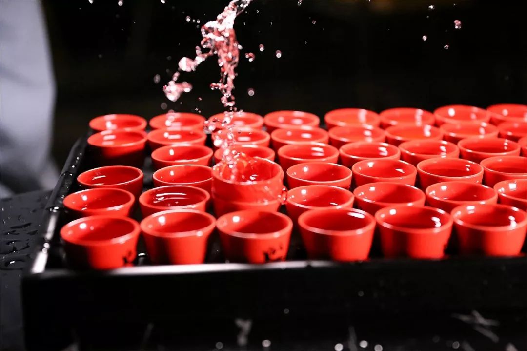 成都凌晨2点还在排队的贰麻酒馆，终于带着大熊猫来南昌了！