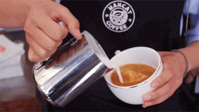 南阳shou家全透明撸猫咖啡馆！有手臂长的牛排！面包届的法拉利！