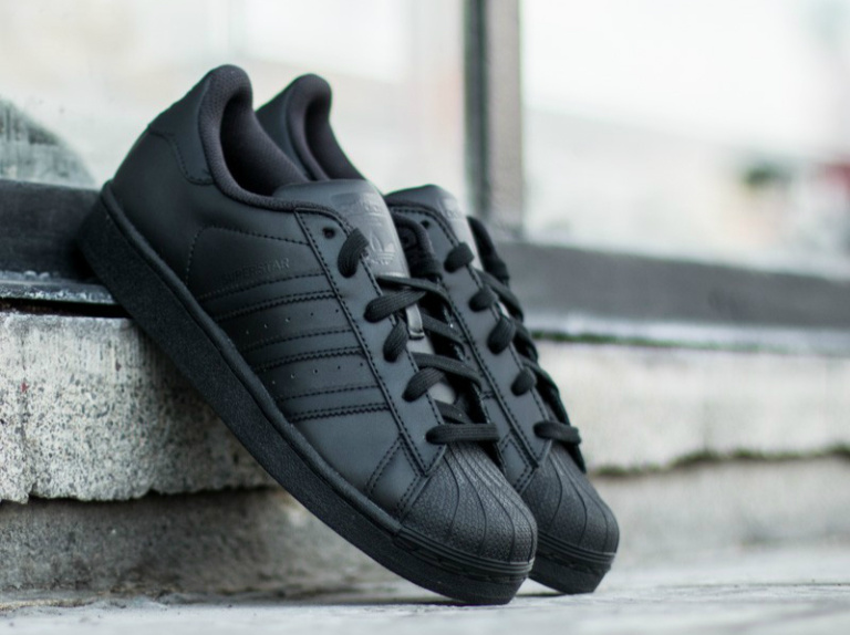 小白鞋小黑鞋视频,适合穿搭的小黑鞋