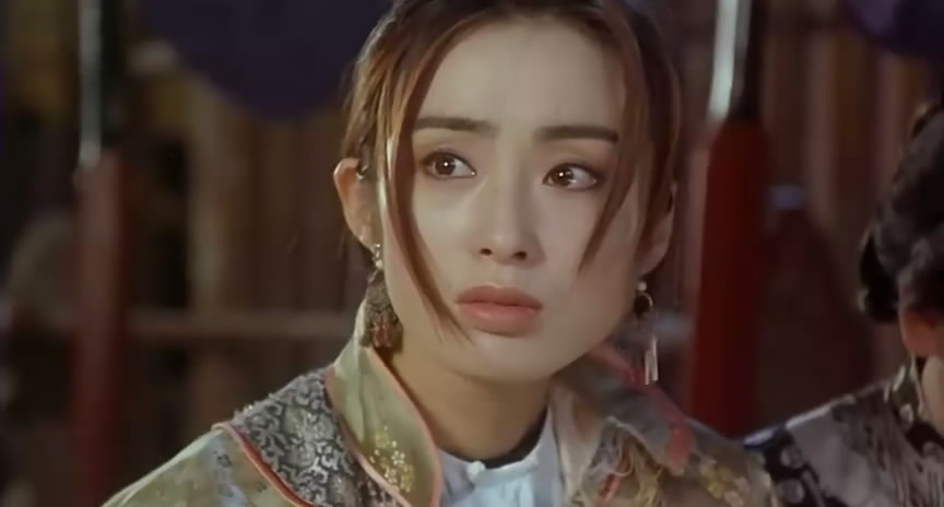 香港90年代她背景大到没人敢惹，遭赵薇横刀*爱夺**，今50岁被疑整容