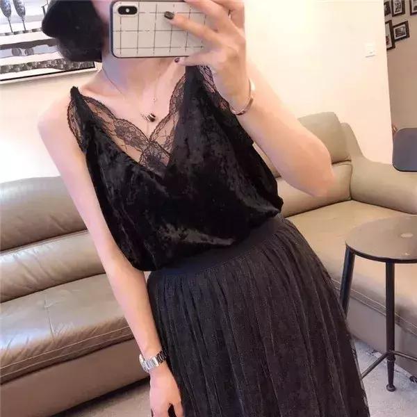 今年流行丝绒单品,冬季丝绒单品搭配