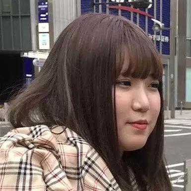 女朋友朋友圈发自拍照要点赞吗,女孩朋友圈发自拍照要不要点赞