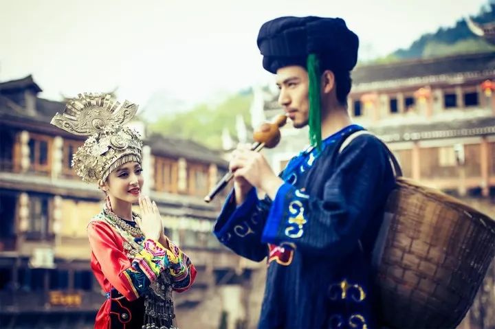 湖南凤凰古城红色旅游,红辣椒旅游