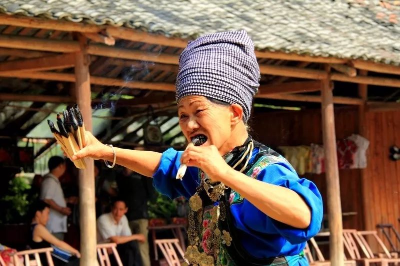 湖南凤凰古城红色旅游,红辣椒旅游