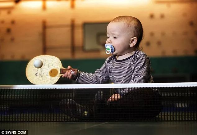 小孩倒立俯卧撑,倒立俯卧撑小学生练八块腹肌