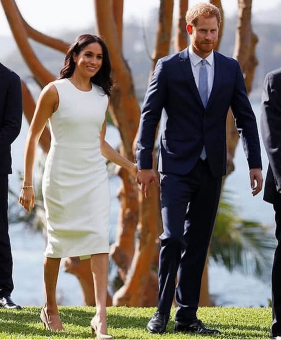 梅根王妃穿高跟鞋,梅根王妃换高跟鞋