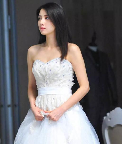 最近唐嫣罗晋消息 (唐嫣罗晋官宣小时候合照是真的吗)