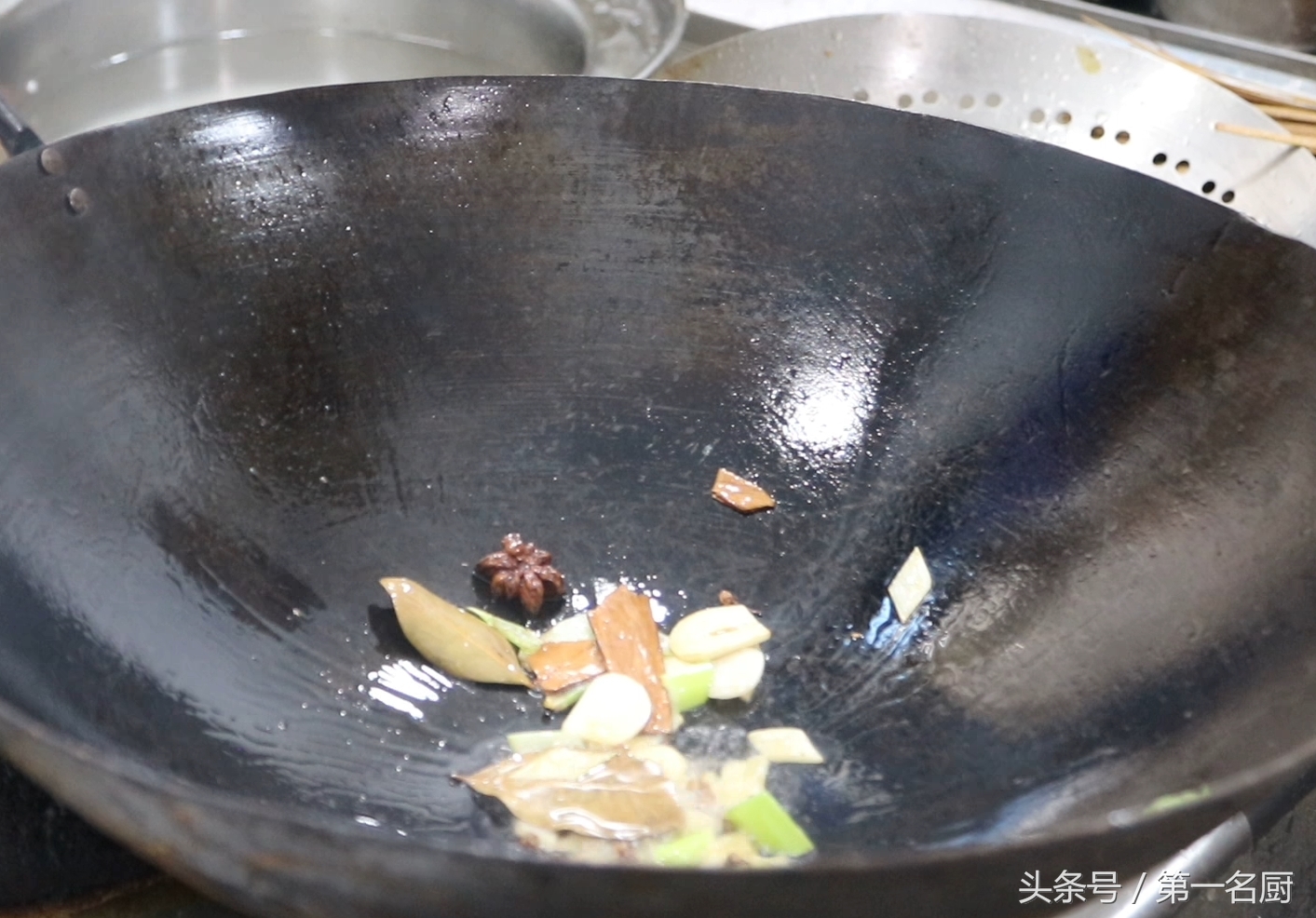 吕小厨咸香软糯红烧排骨,红烧排骨怎么做好吃又软烂