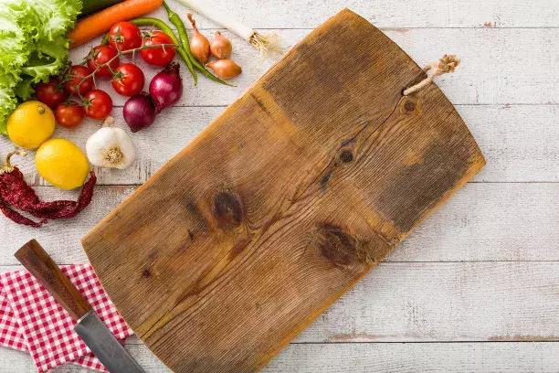 一块砧板上面有多少细菌,砧板杀菌小妙招