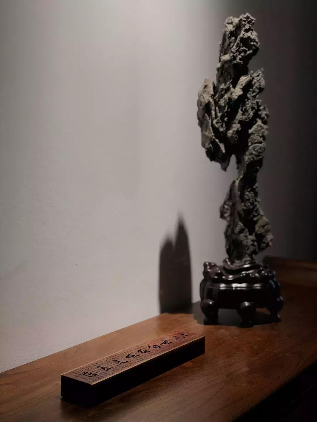 经典丨水深浪静，人贵声低！