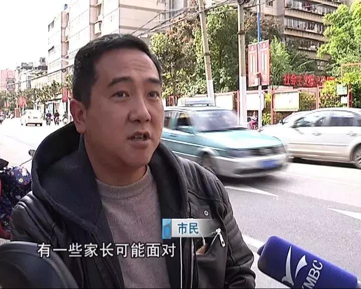 家长开法拉利接孩子被踢出家长群,家长开法拉利被踢出群后续