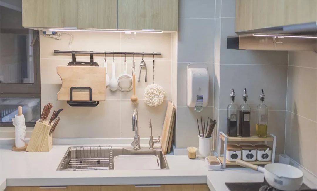 哪种玻璃胶防水不发霉,卫生间用什么玻璃胶不发霉