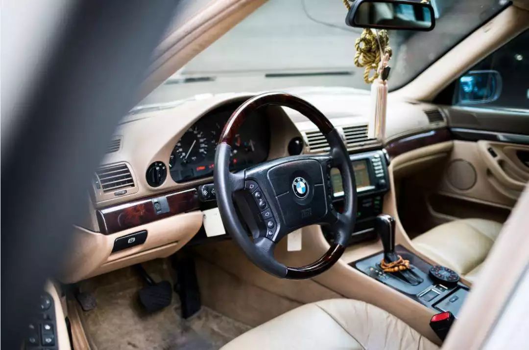 隐形富豪商务车,隐形富豪喜欢开的车