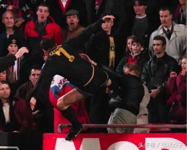 曼联队长坎通纳霸气庆祝,坎通纳曼联国王