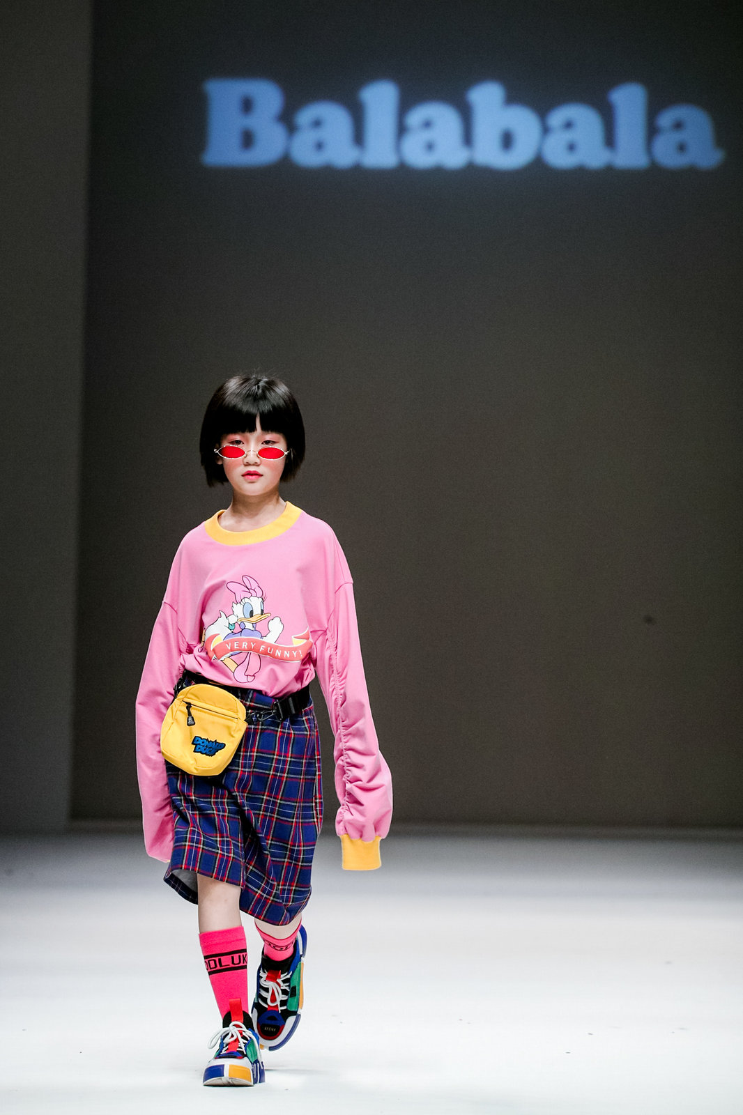 唐老鸭服装套装,巴拉巴拉官方视频唐老鸭