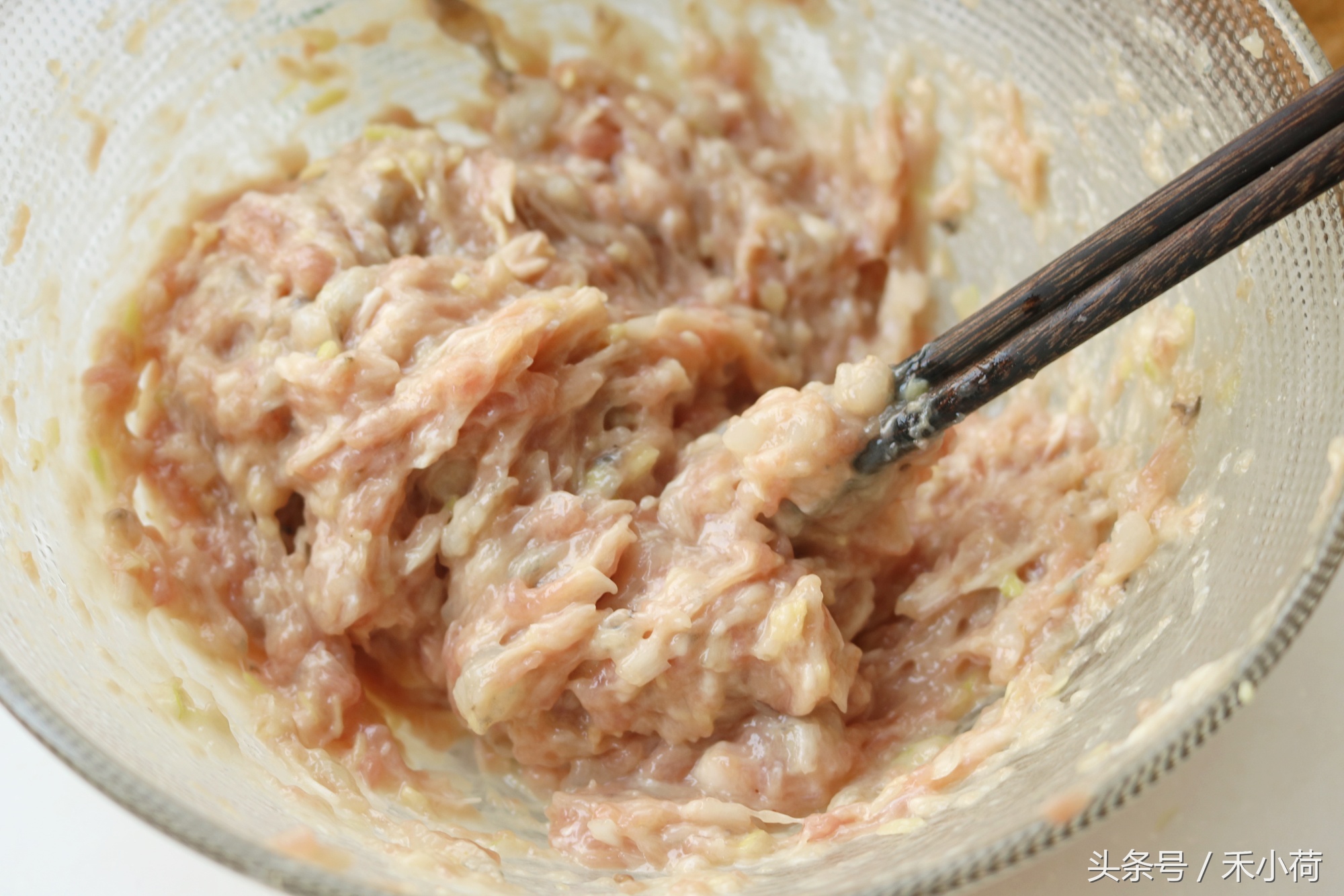 肉丸怎么做成q弹又好吃,肉丸如何才能做的q弹软糯
