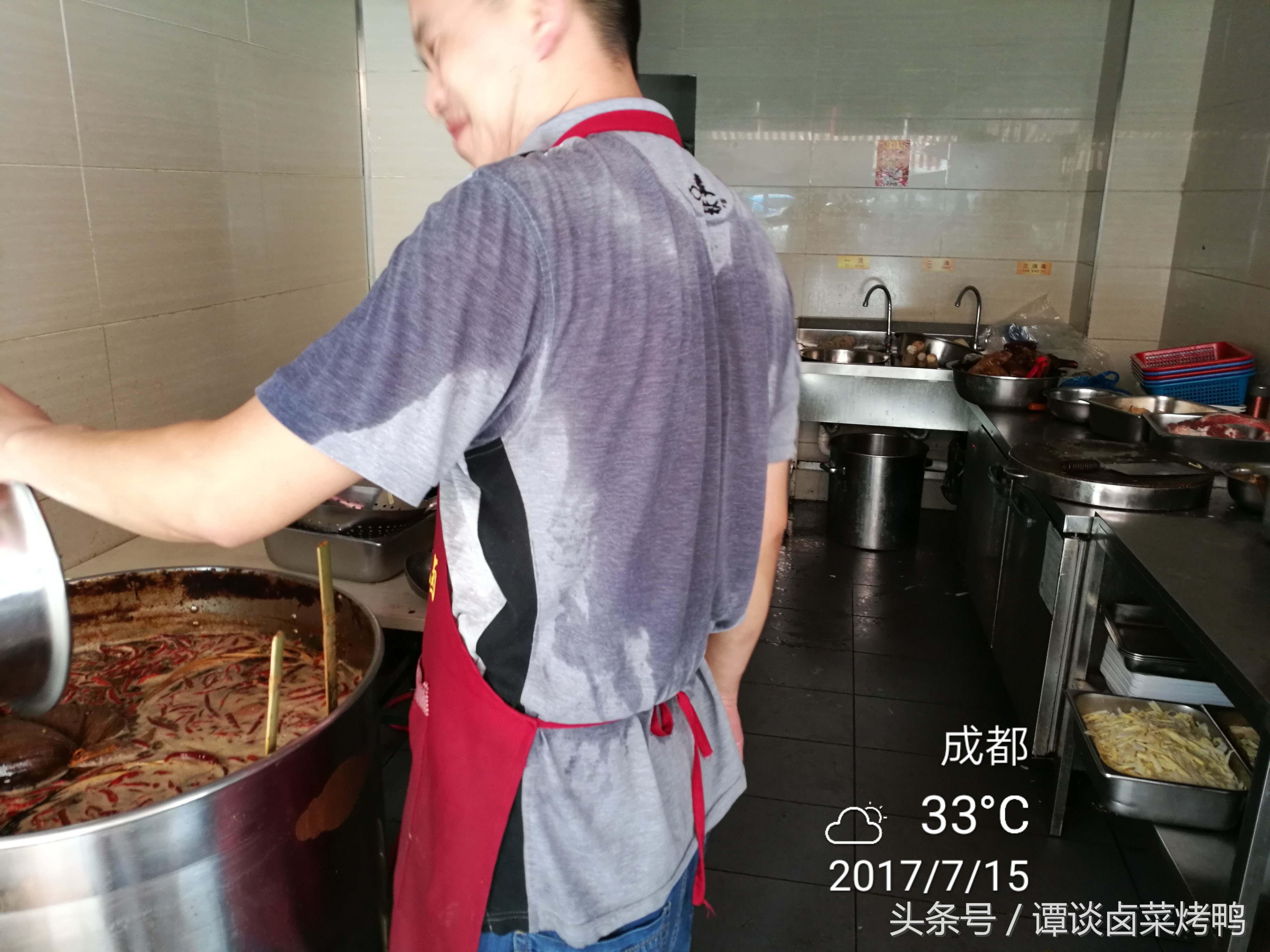 卤菜新手选择摆摊和开店的利与弊,熟食店的卤菜如何才能更好卖