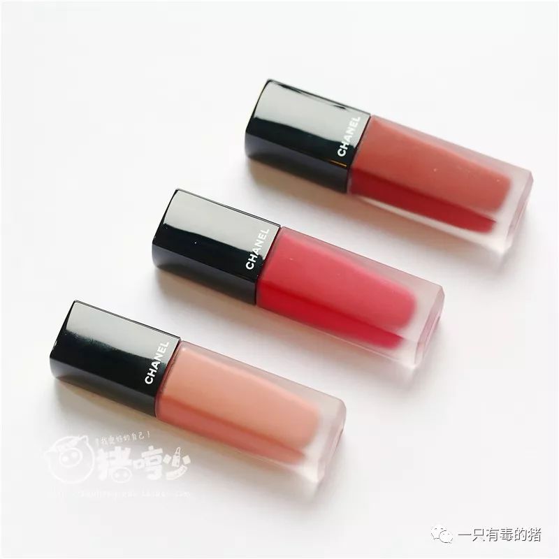 深扒摔跤炫富：原来富婆们20w包包里的东西也没什么了不起