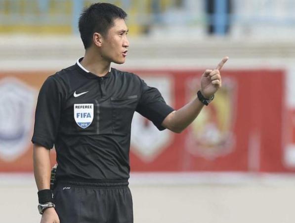 中国裁判马宁将执法12强赛,2019马宁裁判争议