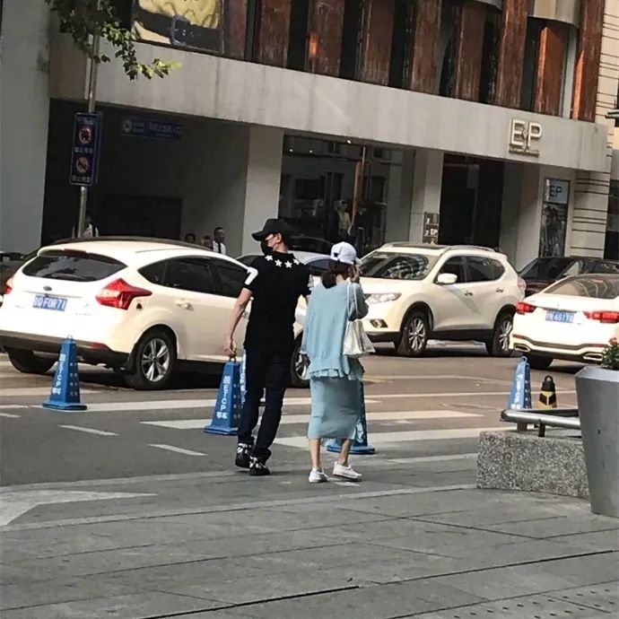 赵丽颖与冯绍峰最近之间的情况,赵丽颖冯绍峰他们两人的合唱