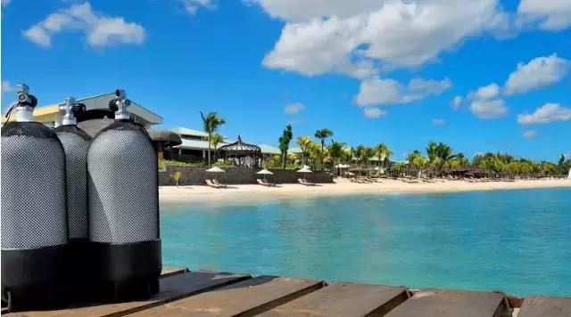 国外如何优雅而不尴尬给小费 (去国外怎么注意小费)