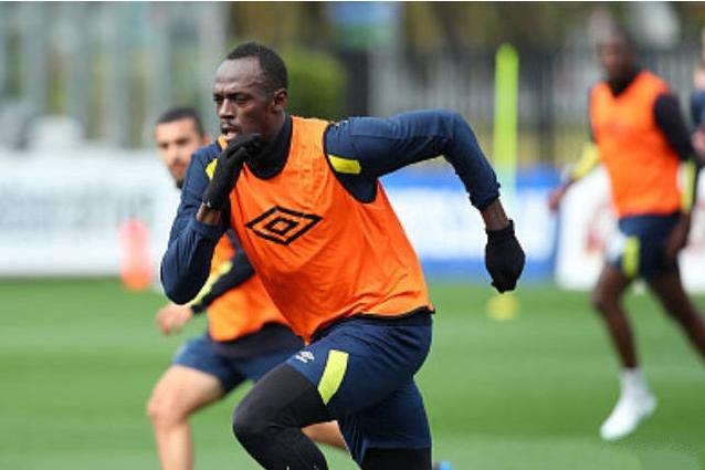 国足世界杯躺枪,博尔特足球场梅开二度