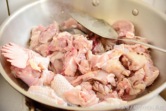 土鸡炖用不用去除浮沫,土鸡炖前要不要焯水