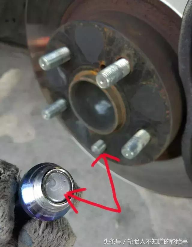 轮胎螺丝断4个怎么回事,轮胎螺丝为什么会断了