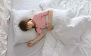 睡觉打鼾怎么解决小妙招,睡觉打鼾怎么办8个方法能缓解