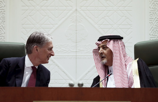 沙特对英国政坛金钱攻势遭曝光，送英政客重礼，大肆购买英国*器武**