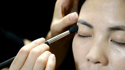 世上没有丑女人抖音,世界上没有丑女人化妆的视频