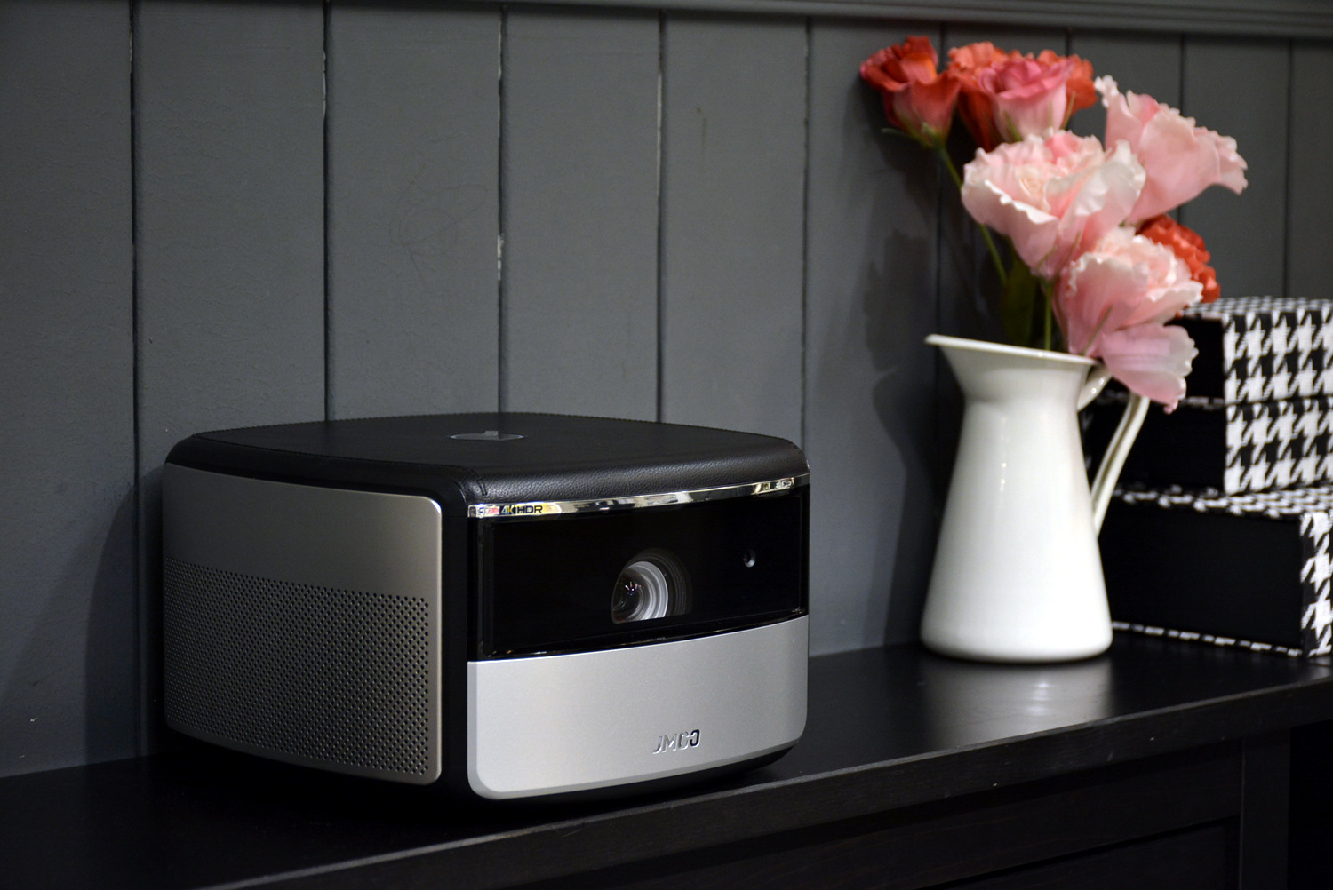 坚果4k超高清投影仪,坚果j10和当贝x3投影哪个好