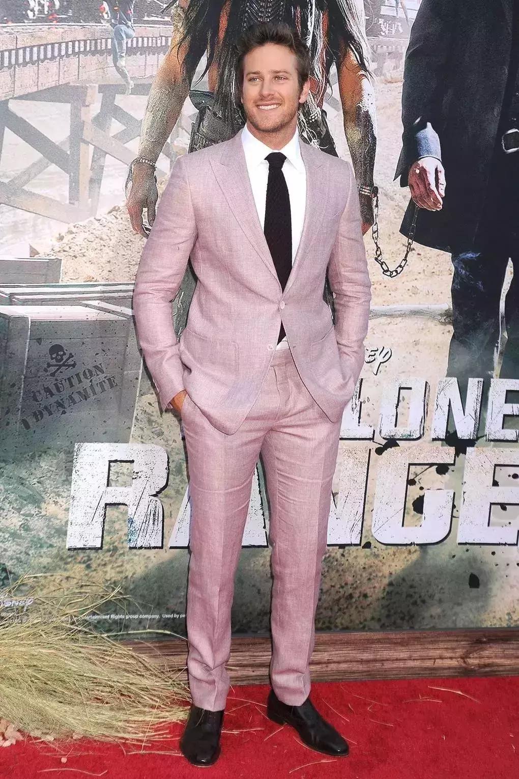 摆脱“全员恶人紫”和“原谅绿”,粉色才是最时尚的颜色