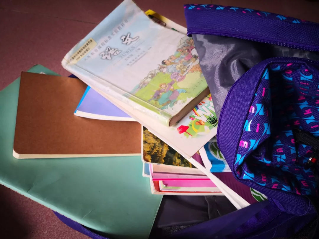 深圳书包小学生1-3年级,深圳小学一年级的书包重不重