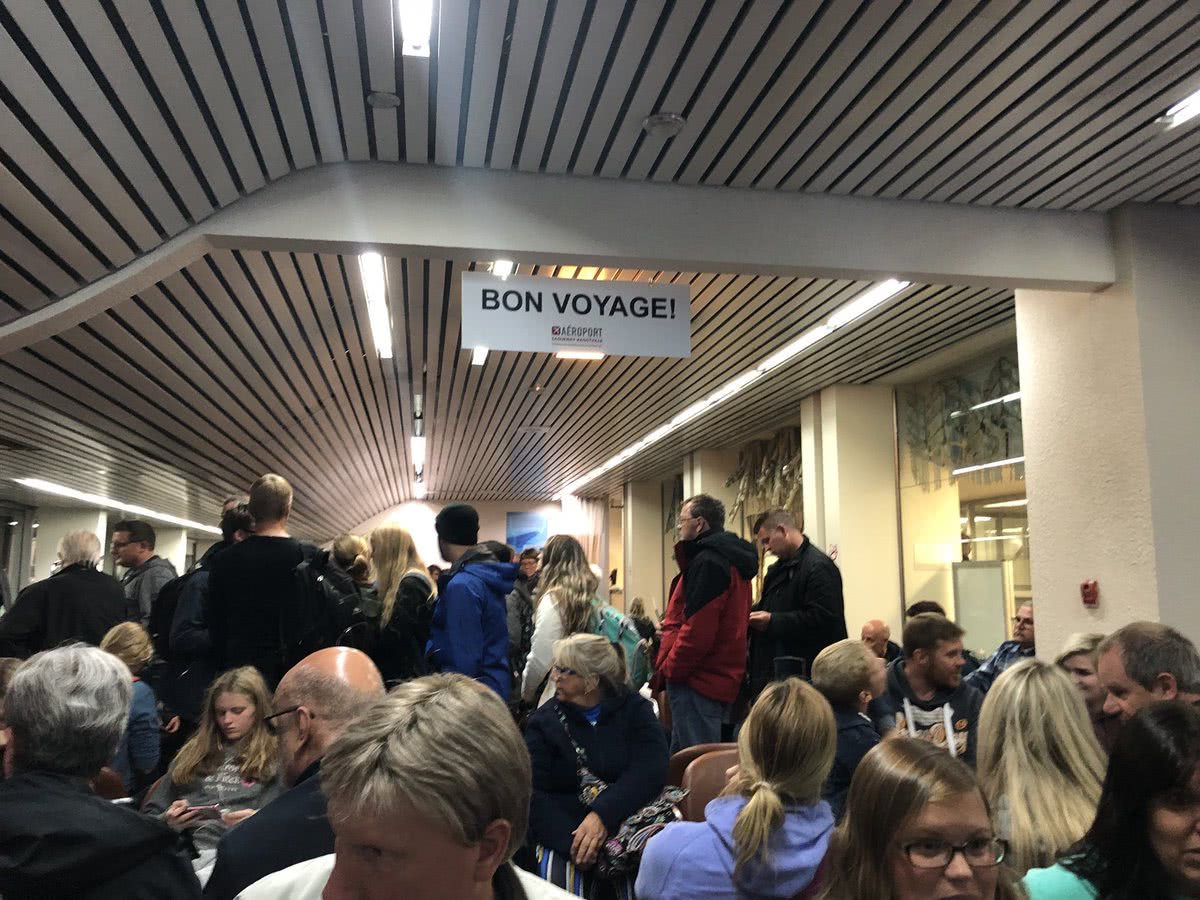 冰岛1:0加拿大视频,民航客机玻璃碎裂的时候