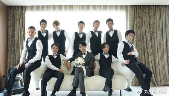 华晨宇当伴郎,华晨宇当伴郎的造型