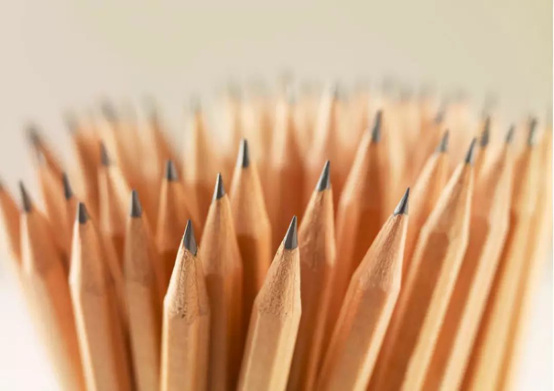 橡皮擦为什么可以擦掉铅笔写的字,为什么橡皮擦可以擦掉铅笔写的字