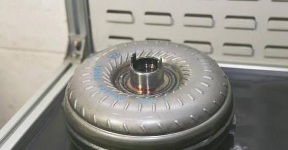 为什么有些自动挡的车也有离合器,开了这么多年车原来方向盘有问题