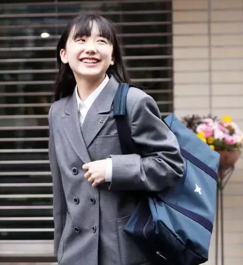 日本童星芦田爱菜演的科幻电影,日本女童星芦田爱菜照片大头贴