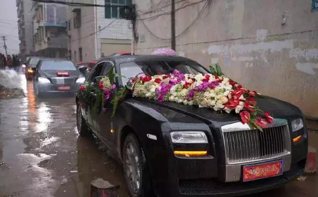 买一台劳斯莱斯跑婚庆能赚回本吗,贷款买劳斯莱斯每月还15万