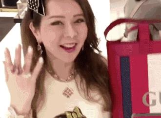 这位爱名牌爱到骨子里的日本大妈，家里的GUCCI简直数不清！